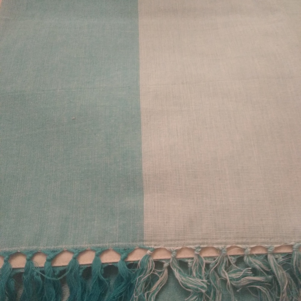 Homewear Spring Collection Teal Table Runner. - Picture 4 of 7